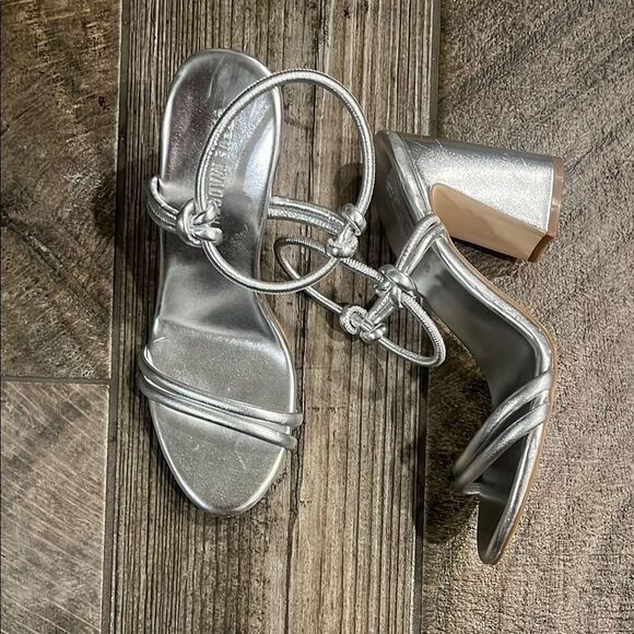 Steve Madden Silver leather 4” Strappy Sandals - Picture 1 of 4